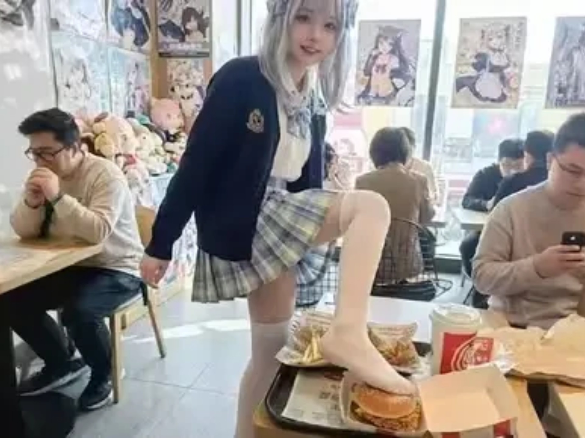 看完你笑了就会变成黑丝南梁｜国内外难绷视频合集#92