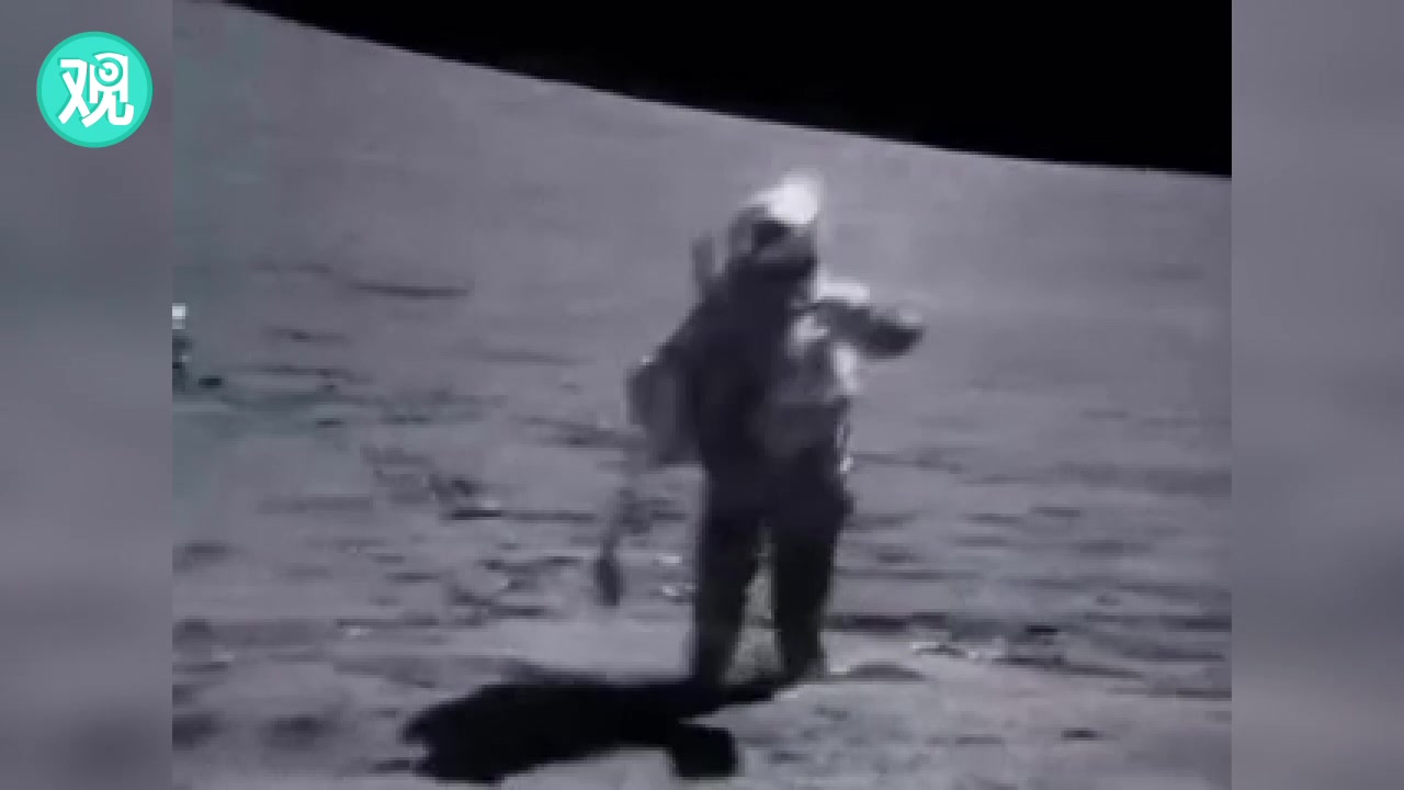 当网友把宇航员登月视频调快了速度……