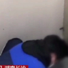 男生疑似进女厕偷窥，被现场抓包，女生大喊：滚出去