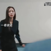 在电梯里悄悄把女主拉到身边，手语被夸了暗爽，还主动报备会早点回家哈哈哈