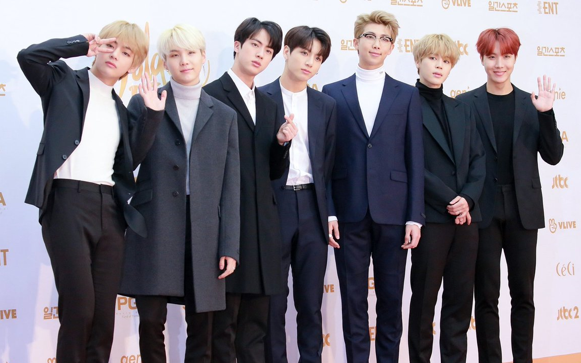 [防弹少年团]180110bts红毯之日常下台迷路弹@32届金唱片音源部门