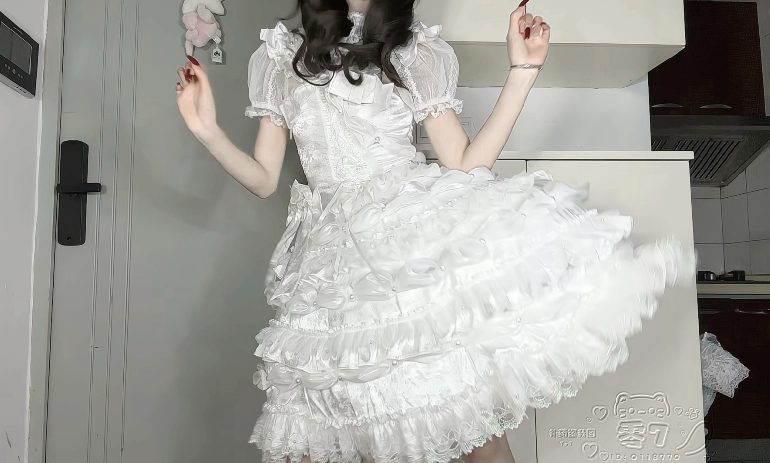 宝宝们最近可能会休息几天 发发日常什么的最近搬家～