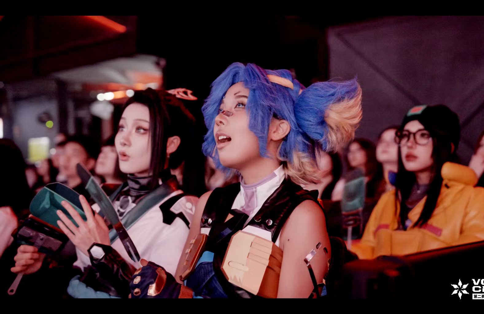 COS Neon went to see Kang Kang! Congrats to EDG for advancing to the playoffs