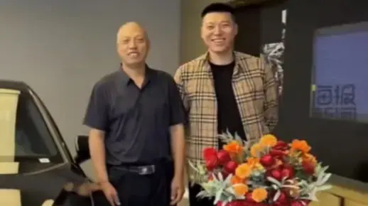 男子花38万全款送给父亲一辆奥迪A6L：“父亲喜欢A6L多年一直舍不得买，为了实现爸爸的愿望攒钱好多年”
