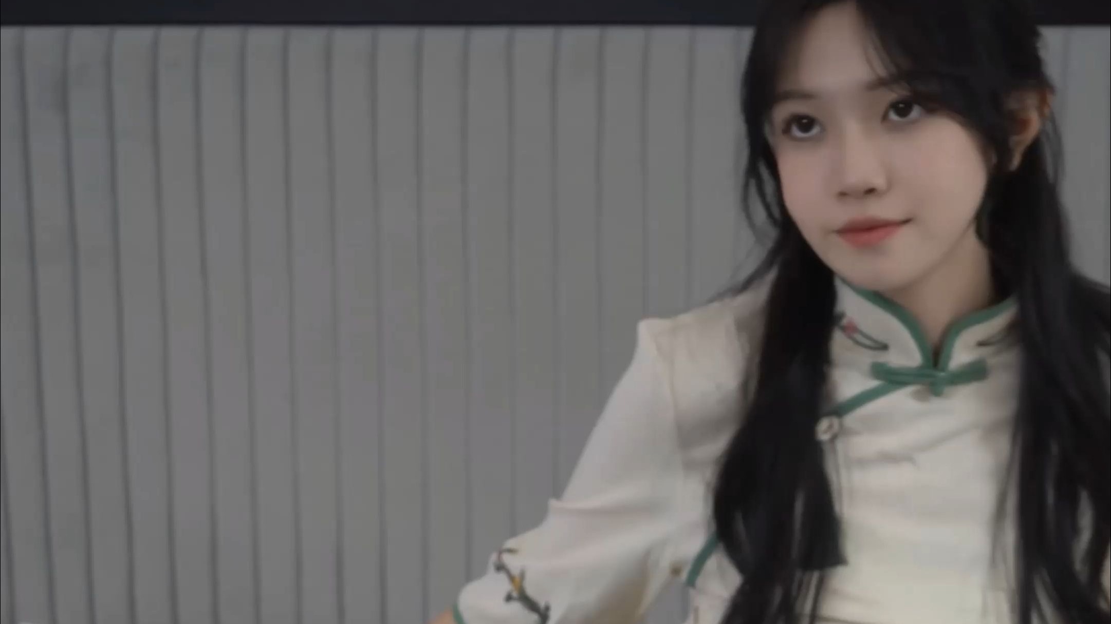 校花级女大，兼职模特约拍 时薪1k