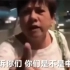 香港大妈怒撕标语喷港独：你们是不是中国人？