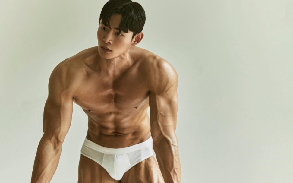 【男模写真】腹肌小哥哥展示身体肌肉线条，馋了！！！