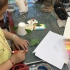 用纸杯和银杏叶教孩子们做小鸟手工制作