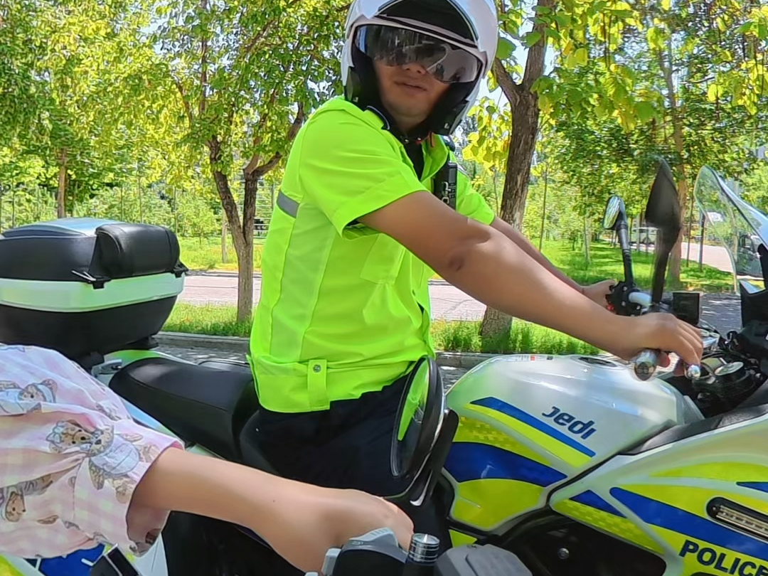 交警：不是她还真有啊？