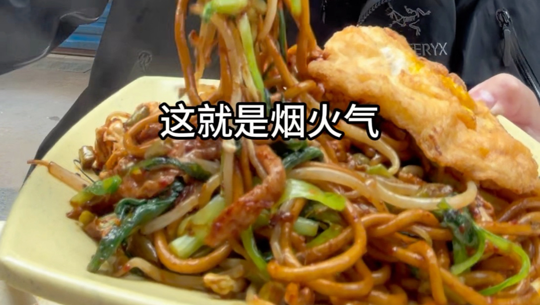 在上海虹口区广粤路逛吃烟火气菜市场，爆鱼 羌饼 生煎 炒面 白切鸡烤鸭 炸猪排 咸豆浆应有尽有#烟火气美食#上海美食#菜市场美食