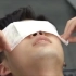 品牌道歉！高洁丝广告惹争议：男子拿卫生巾当眼罩和吸水抹布！