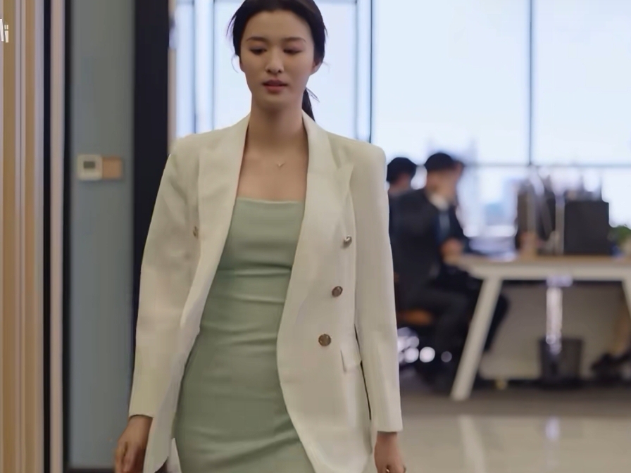 王楚然，走路带风的女人，晃眼