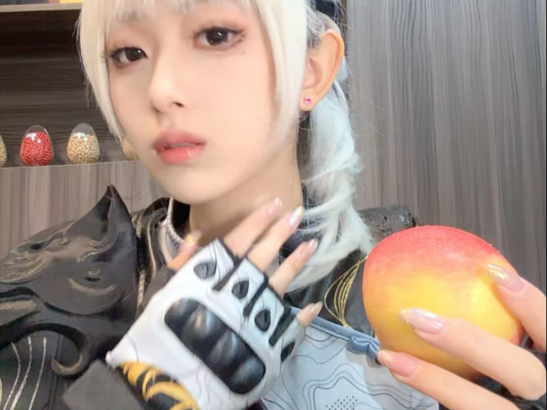 Pick up a few more apples.