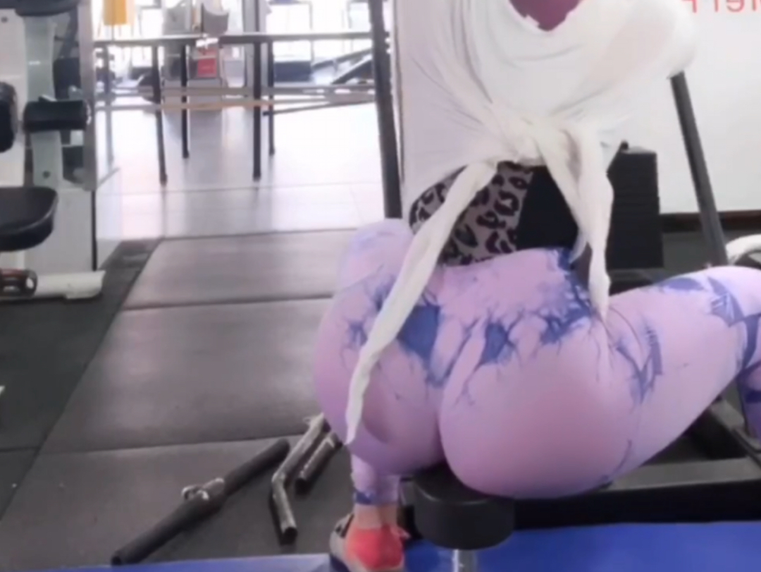 Erin: Gym back hard pulling workout.