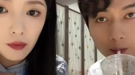 葛晓希鲜嘉臣直播 小情侣一起恰饭