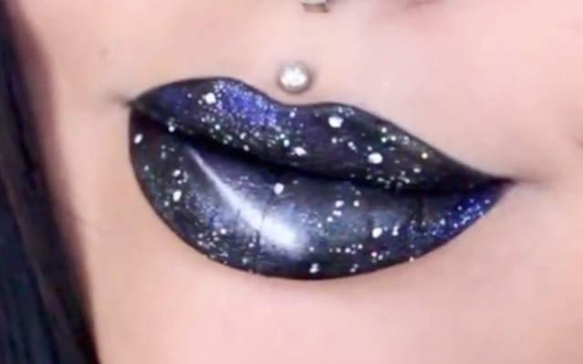 missjazminajeffreestar品牌唇模教你画星空唇妆