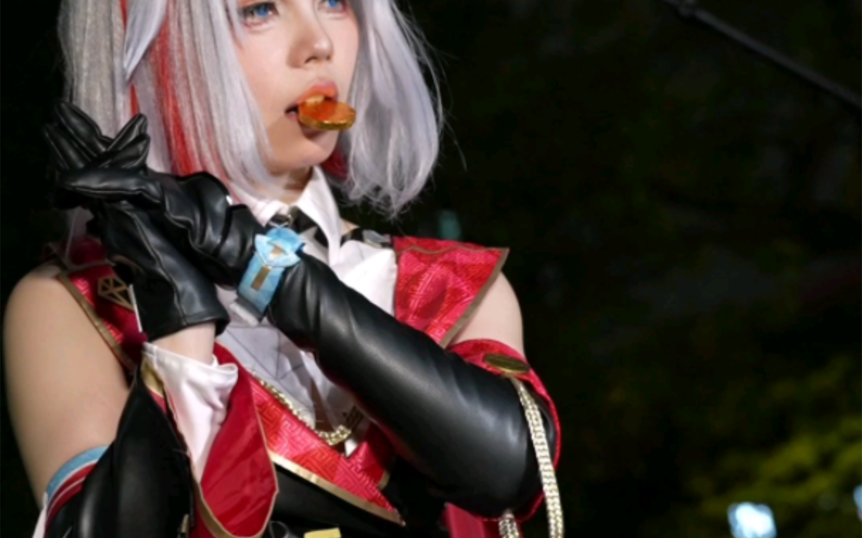 Bite a gold coin, hurry up and hand over the gold coin, or the legs are not polite yo topa night cosplaycpsp