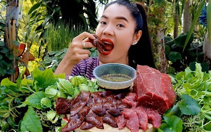 [伊莎贝拉]泰国吃播-生牛肉、牛肝