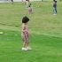 深圳宝安公园的周末午后，放风筝的孩子们。