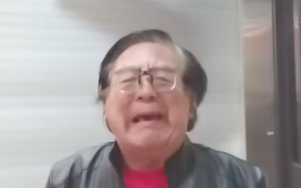 天津老人被困在ATM机，嚎啕大哭！发出呼救声