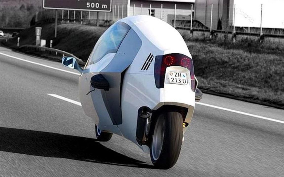 国外发明全封闭式摩托车，再也不怕淋成“落汤鸡”，时速可达250km