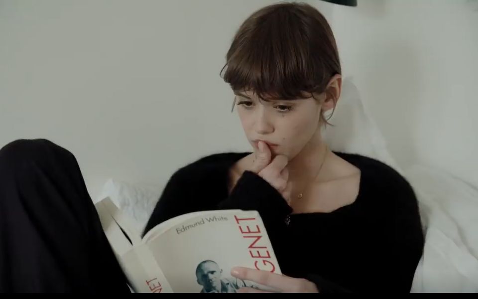 【中法字幕】法国女人的极简生活：短发、诗集与绿植|自制配音版。Mathilde Warnier|Vogue une fille un style