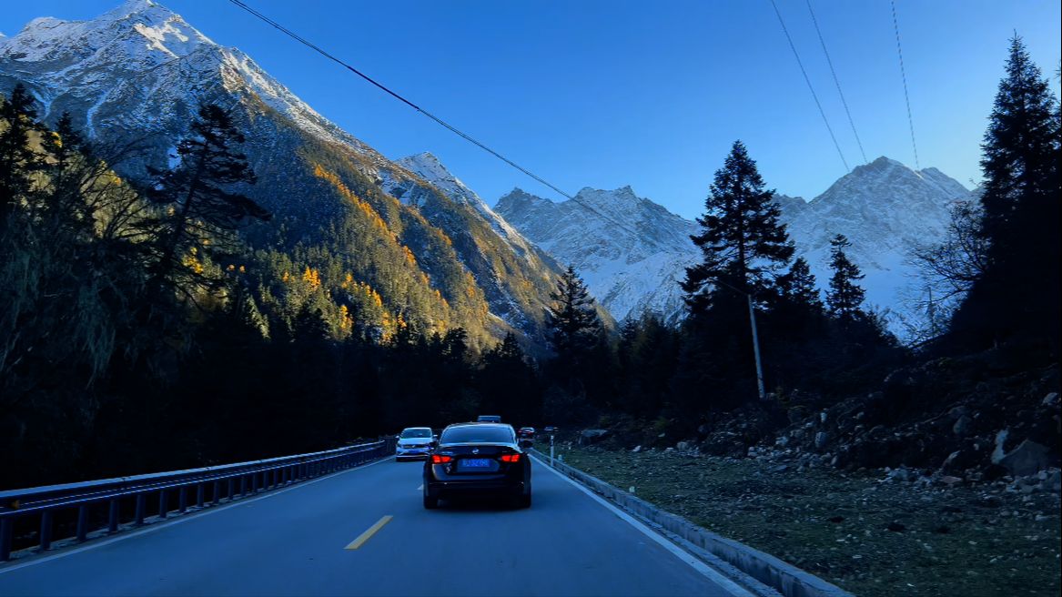 【4K 60FPS】驾驶在川西理小路 游览壮美的川西雪山（2025.11）