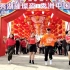 在中国年味很浓的地方跳激情舞蹈《斯卡拉》，这么多人看小哥跳的好卖力