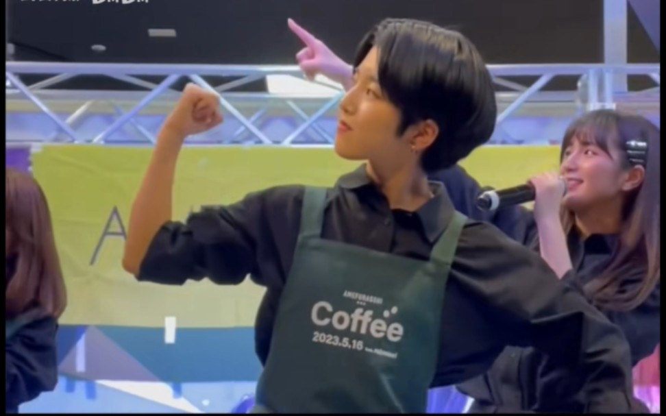 This action is so magical. Japan's micro-popular idol group AMEFURASSHI