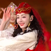 【2024总台春晚丨《舞乐新疆》热情舞乐展现大美新疆】新疆是个好地方！在春晚喀什分会场，各民族兄弟姐妹齐聚一堂，王宏伟、于朦胧 、迪丽热巴、艾热共同演绎