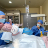 生孩子的真实过程！实拍新生儿被拽出来的瞬间，看后知母恩