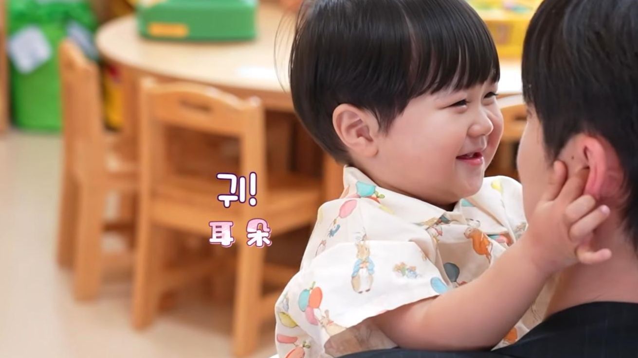 【给你宇宙】中字5-6集宇宙花絮｜会挥手、会抱抱、还会挑绿色围兜～泰亨和宇宙甜度超标的日常