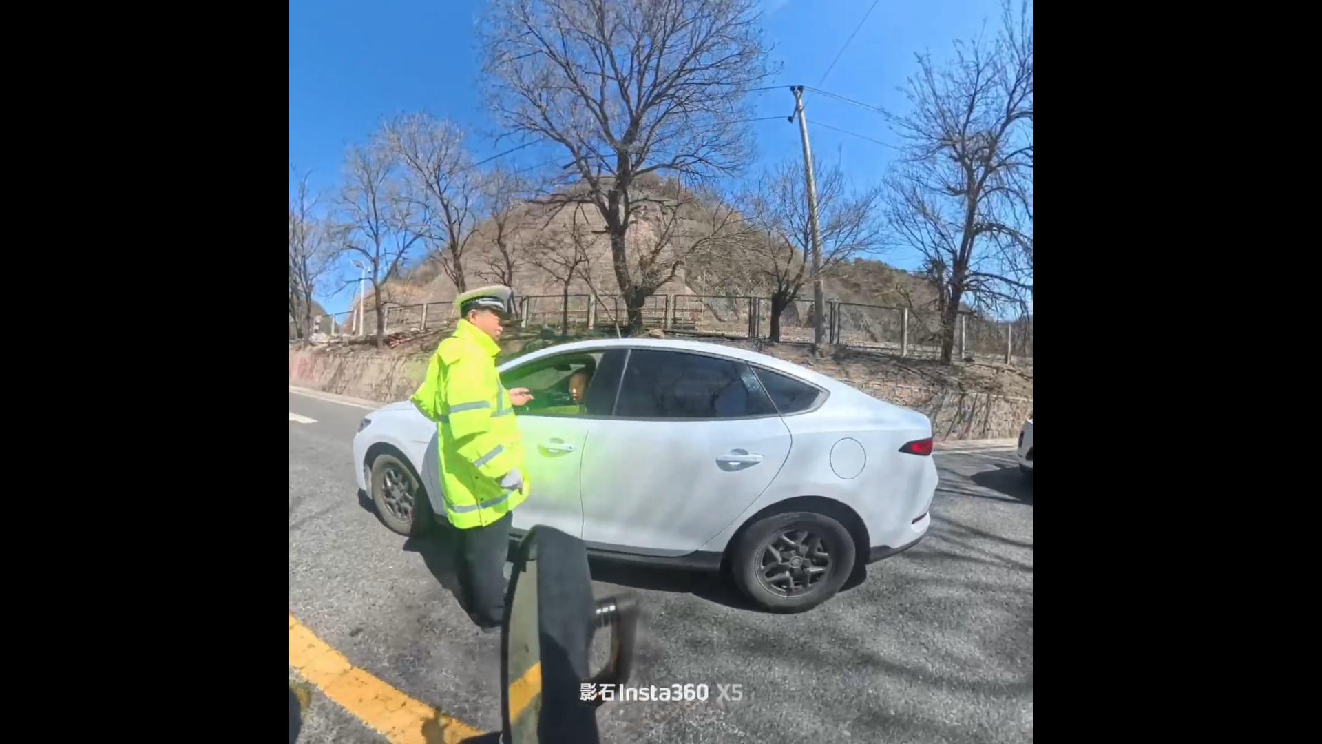 喜欢堵车逆行