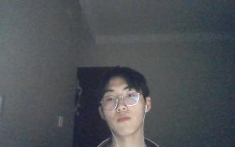 因为辉夜姬和鸣潮剧情破防发癫的大学生