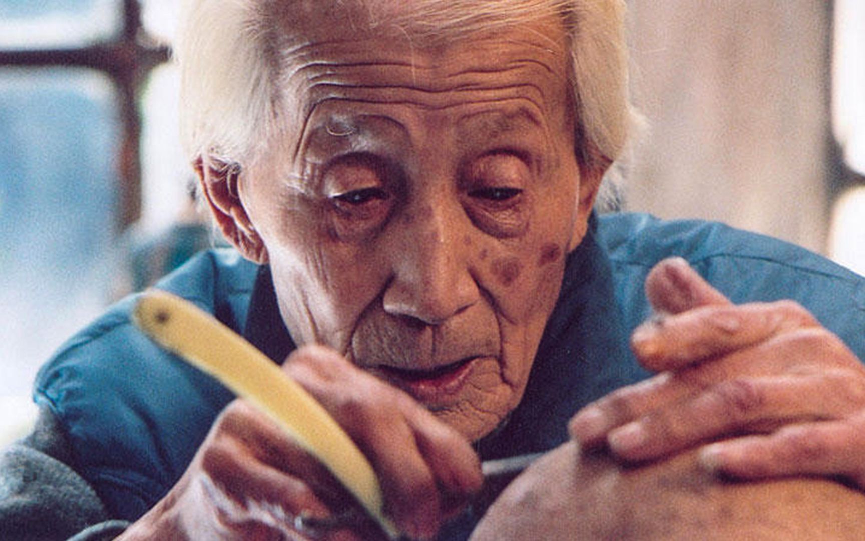 宝藏级国产片，101岁老人演自己感动无数人，还火到国外！《剃头匠》