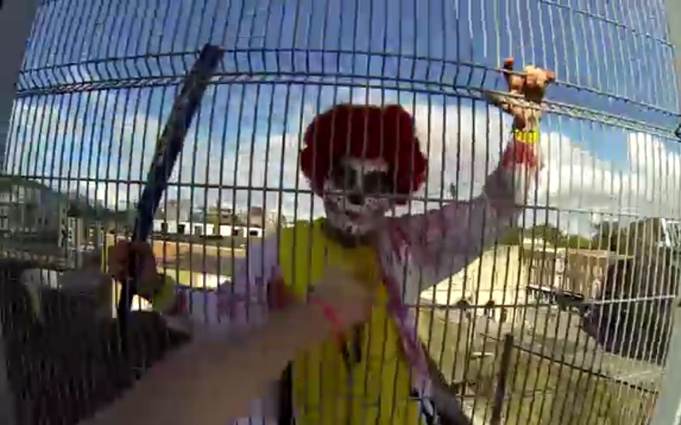 KILLER CLOWN VS PARKOUR POV 【游乐园惊魂--杀人的小丑】视频在线观看_ 放肆吧