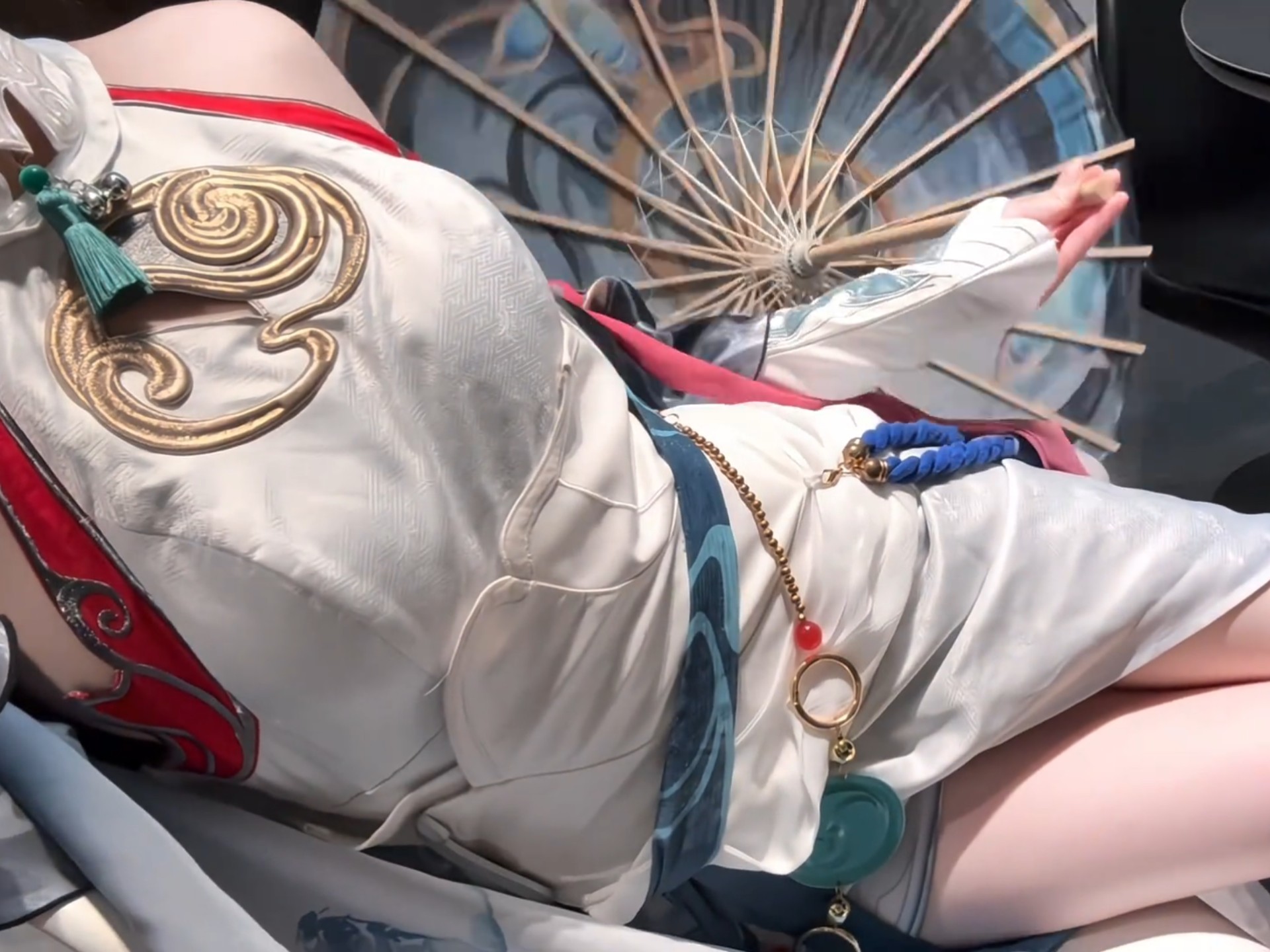 jade-like bones formed by heaven (idiom); impeccable integrity