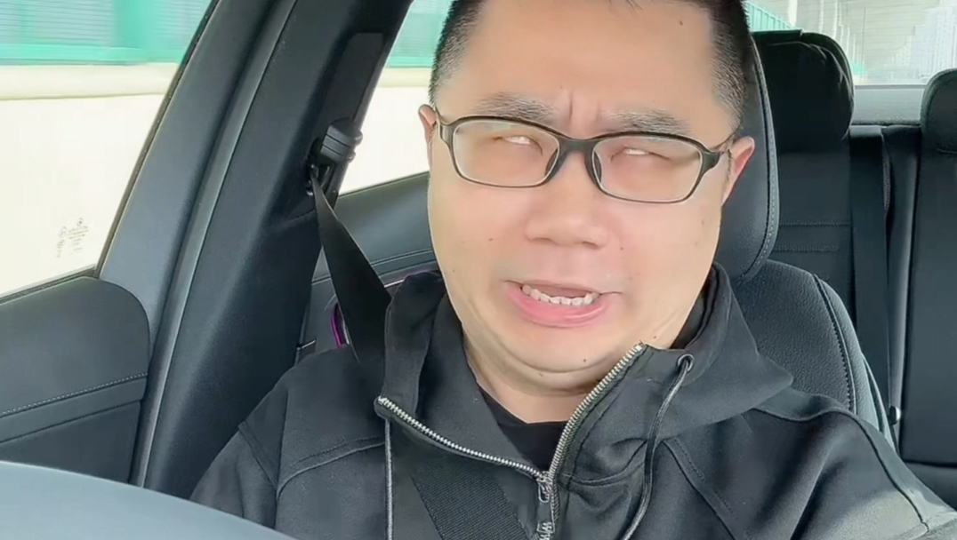 新款奔驰C动态，看看换成2.0T以后，开起来怎么样