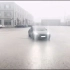 雨中奔驰：特斯拉召唤功能的智慧驾驶之美