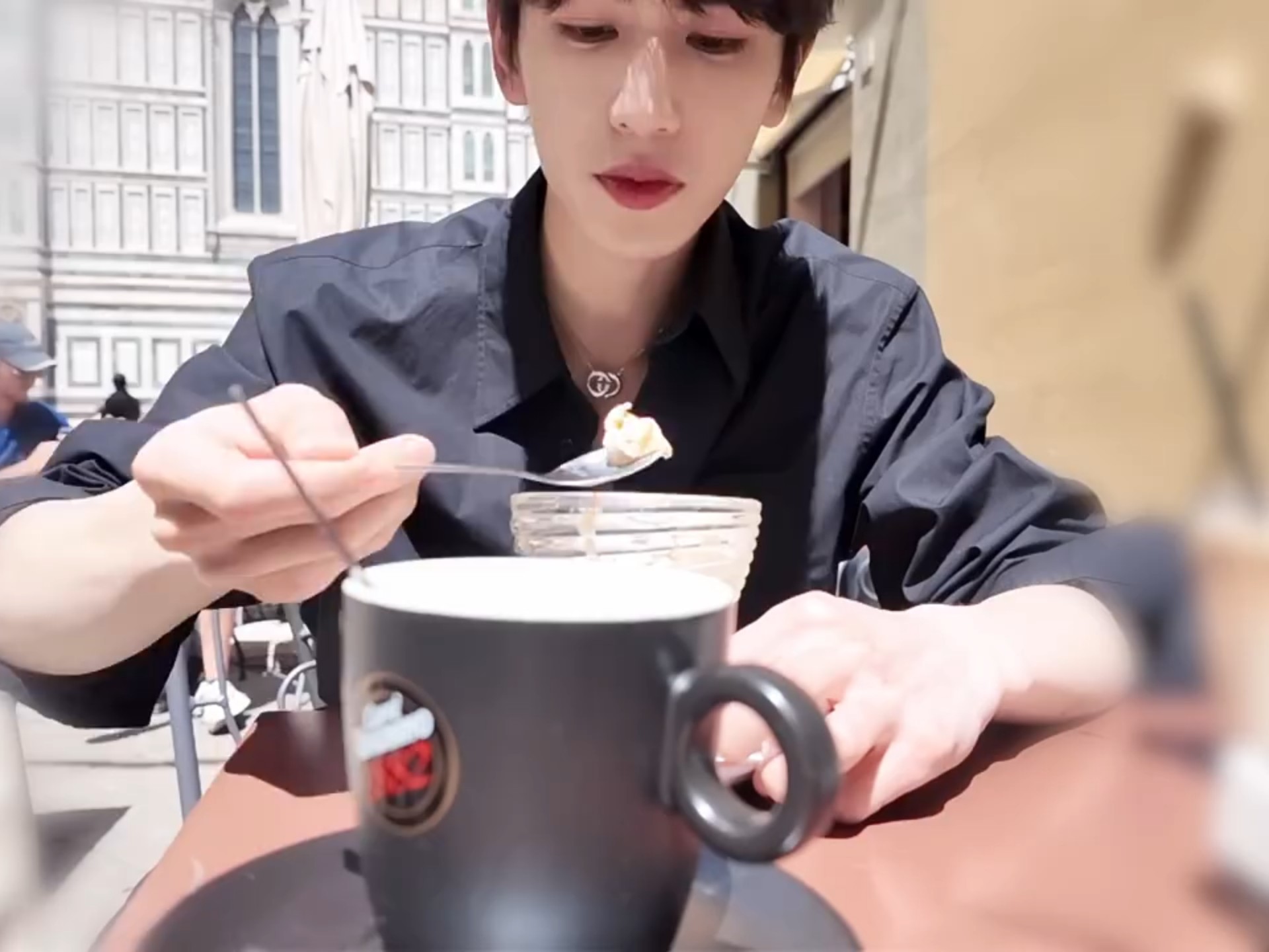 张凌赫Ⅰ佛罗伦萨vlogⅠ街头漫画师Ⅰ吃披萨