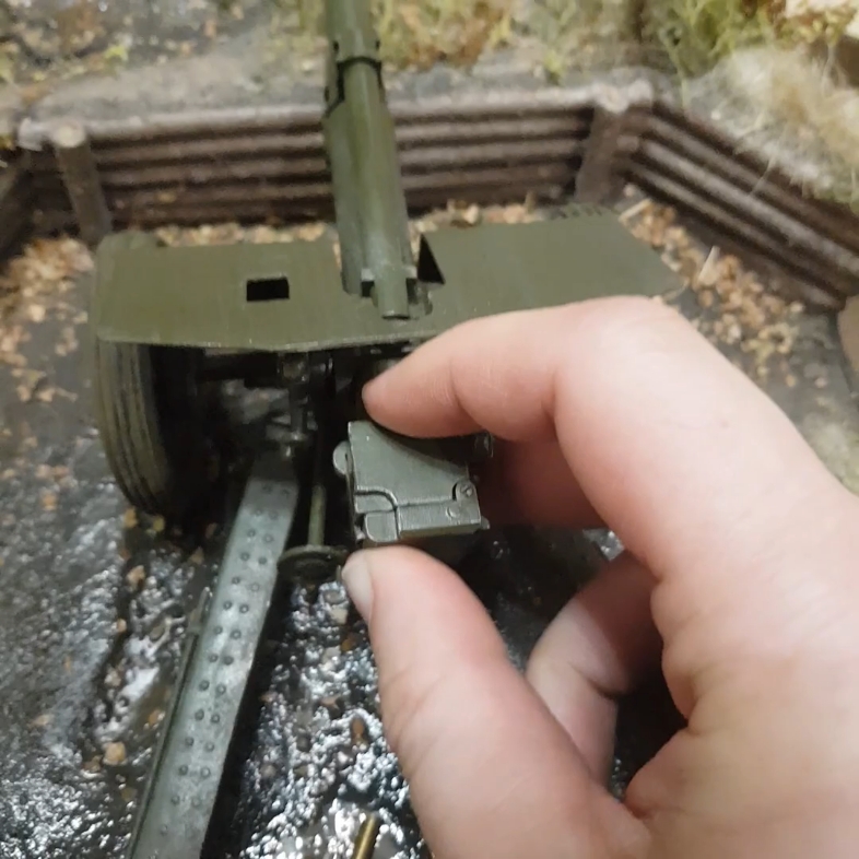 可以发射的苏联迷你M-30榴弹炮