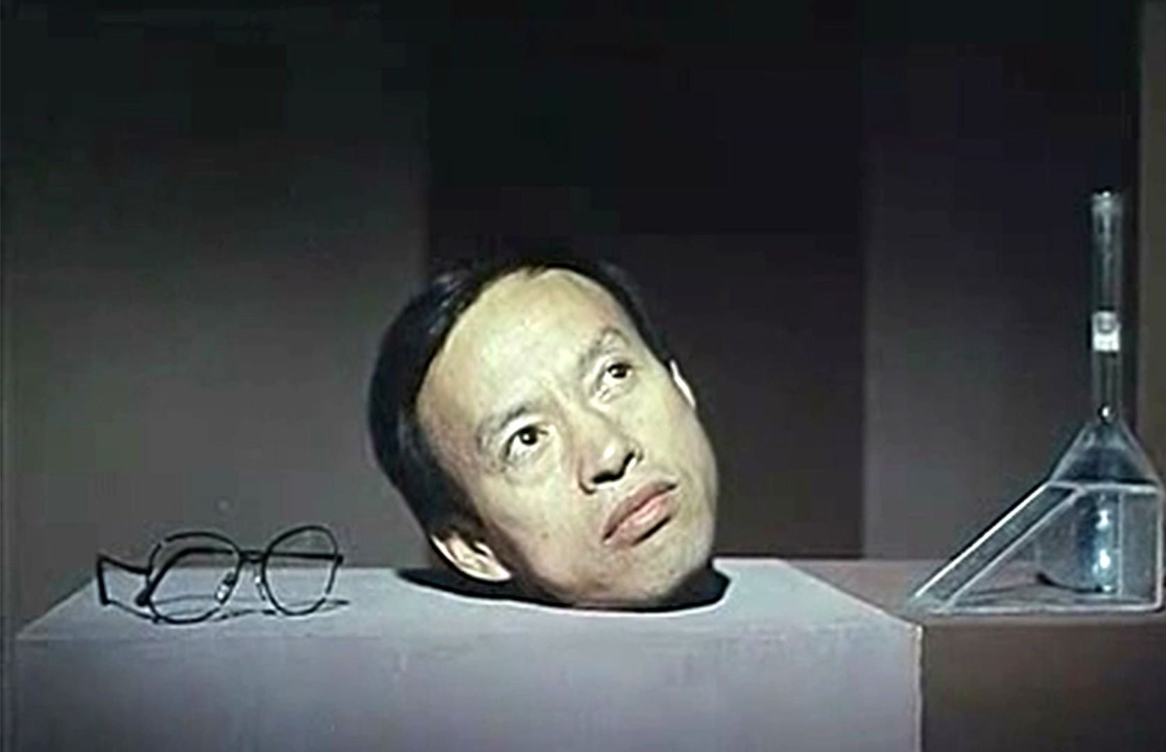 堪称国产科幻片天花板，剧情超前30年，太讽刺！