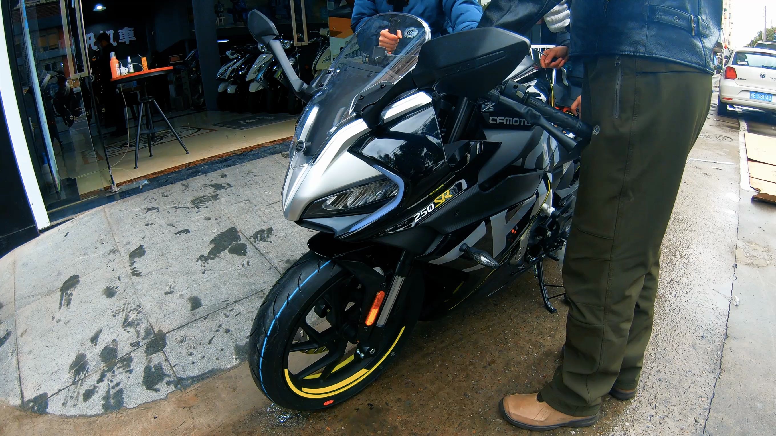 【幼狮500】去看春风250SR开箱！