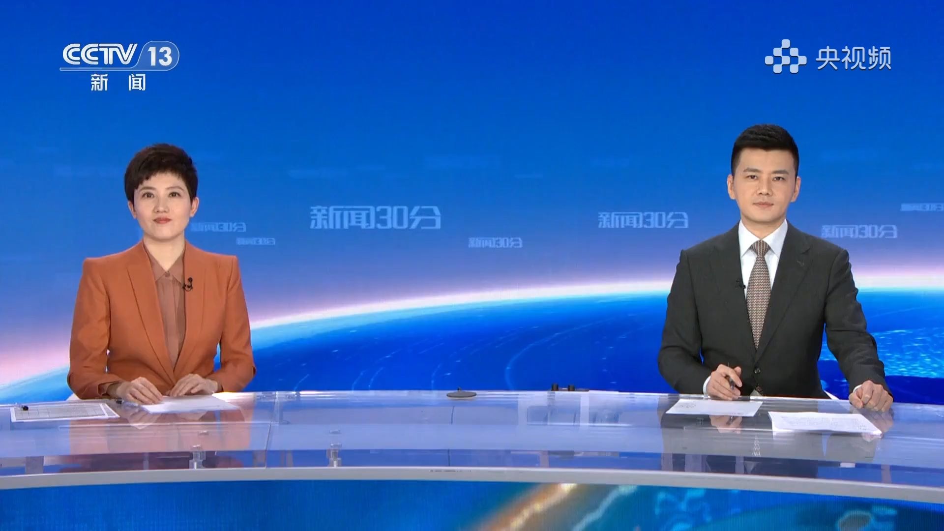 《新闻30分》2025年10月30日【天亮 严於信】