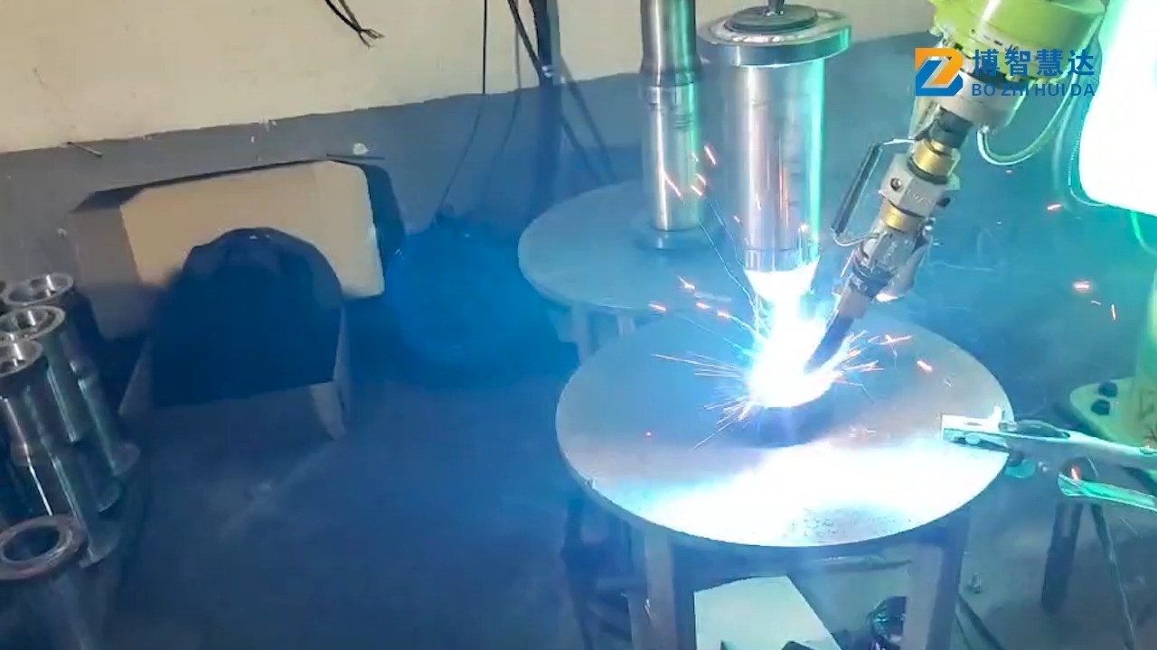 机械配件加装焊缝跟踪系统实现智能焊接