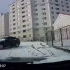 雪天开车溜车后，幸亏视频车司机反映够快！