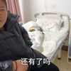 后天发小结婚小光去随礼，小光问可可要钱，妈妈抢着给小光拿钱