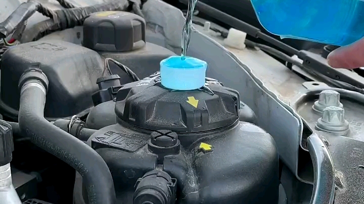车上这些液体别加错。