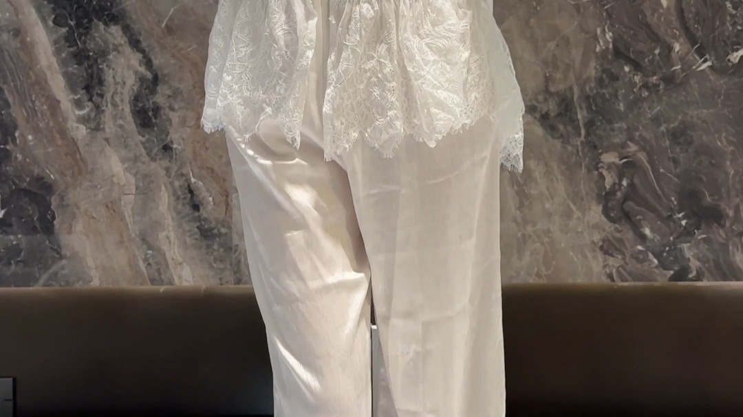 当丝袜穿上“波点外衣”🟣⚪️每一步都踩在时髦的节奏点上！