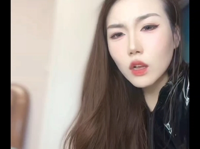 皮衣长靴美女